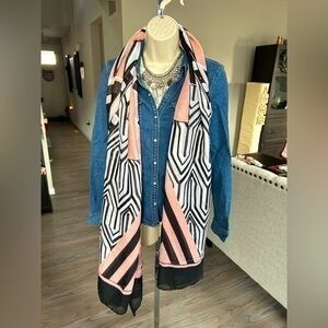 💋Printed Village Aztec Western print scarf 🧣 shawl wrap black white